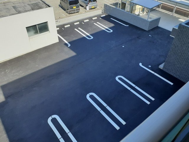 プレミアの駐車場