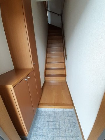 ポラリス壱番館の玄関|シューズボックス付きの玄関です☆