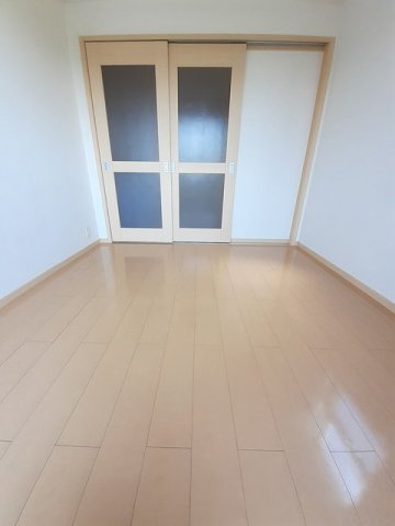 ピースフル・コートの居間・リビング|明るい室内です☆