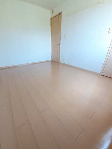 ピースフル・コートの寝室|クローゼット付の洋室です☆