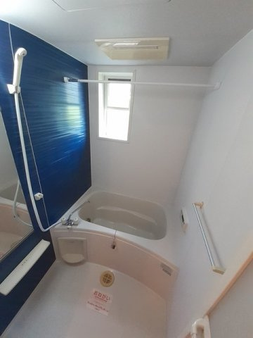 ピースフル・コートの浴室|追い焚き・浴室乾燥機付きのお風呂です♪