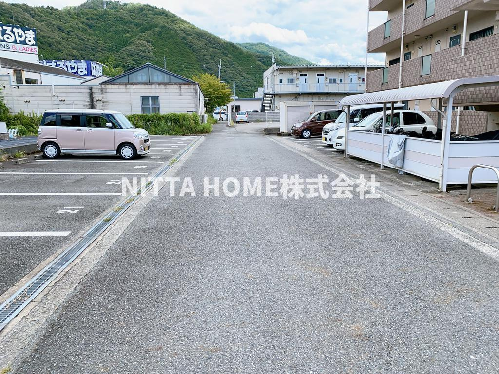 ユーミー和田山の駐車場