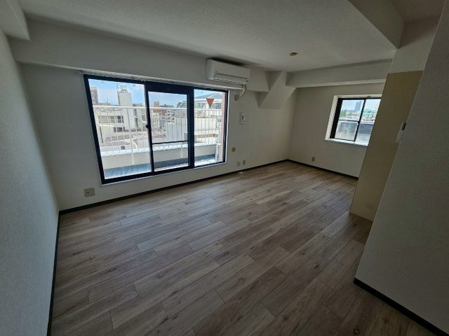 ギャラリーコート王子公園の居間・リビング