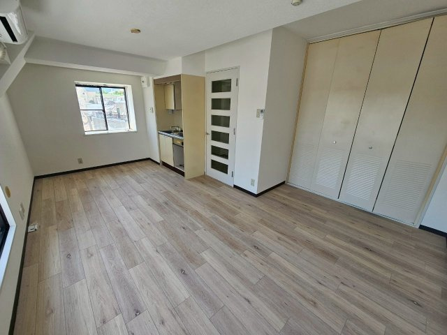 ギャラリーコート王子公園の居間・リビング