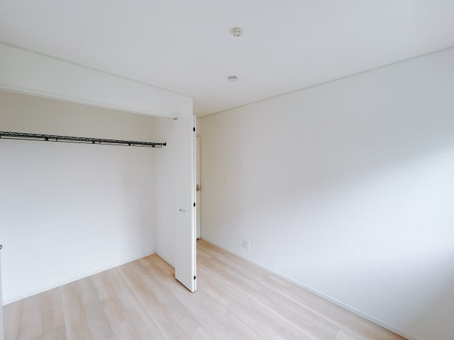 【新築戸建】前橋市富士見町時沢第10の洋室|■洋室｜各居室には収納をご用意しています♪常にお部屋を綺麗に保てます！小さなお子様も自然とお片付けができるようになるのでうれしいですよね！