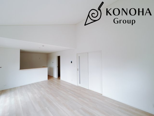 【新築戸建】前橋市富士見町時沢第10の居間・リビング|■リビング（2号棟）｜毎日の家族とのご飯も大切に、充実できるようオシャレなダイニングキッチンをご用意しました♪より家族との絆も深まります＾＾