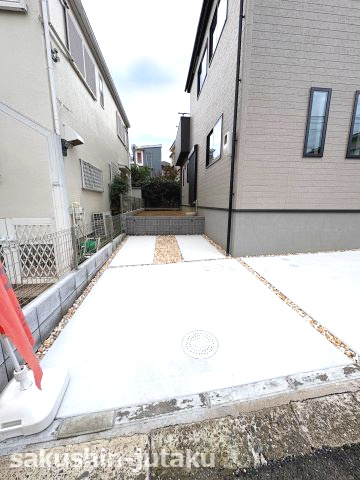 八千代台東３丁目　新築戸建の駐車場|2台（車種によります。）