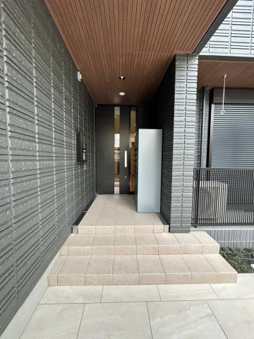 西山HAUSのエントランス