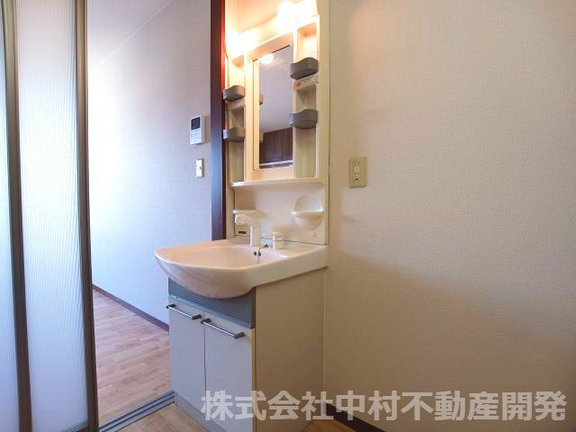 アヴァンツァーレ浦田の独立洗面台|※同タイプの部屋写真です