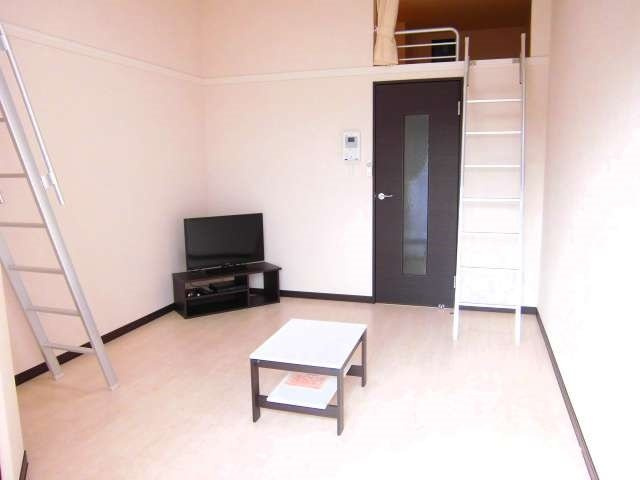 レオネクストカサラソの居間・リビング