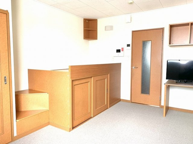 レオパレスボヌールの居間・リビング