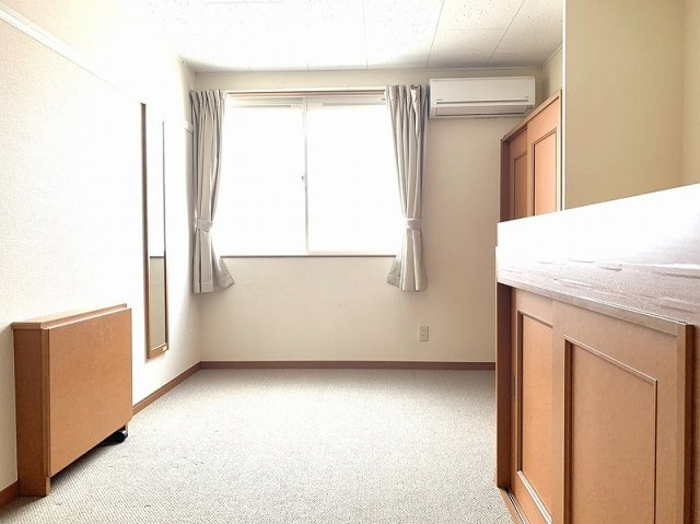 レオパレスボヌールの居間・リビング