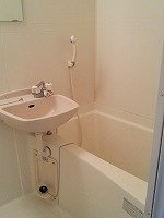 レオパレスボヌールの浴室