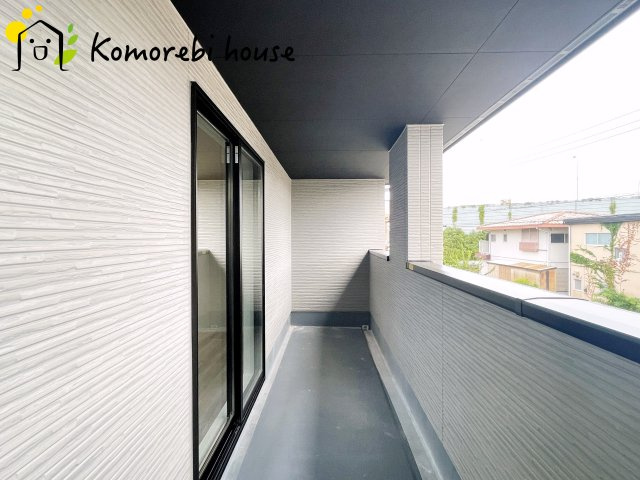 蓮田市緑町　13期　新築一戸建て　リガーレ　01のバルコニー|落ち着いた時間を過ごせるバルコニーです