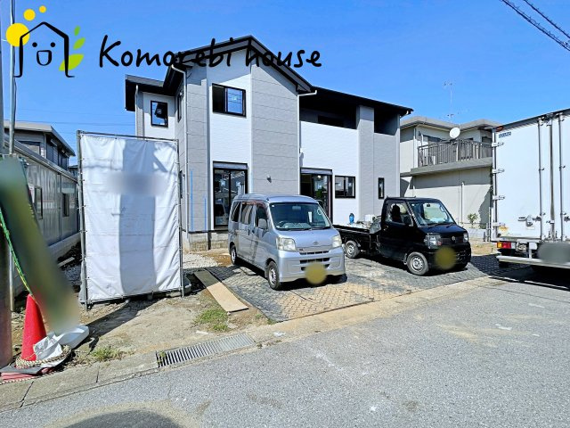 蓮田市緑町　13期　新築一戸建て　リガーレ　01の駐車場|並列3台駐車が可能なゆとりあるスペース。来客時や将来車が増えても安心の使い勝手です。