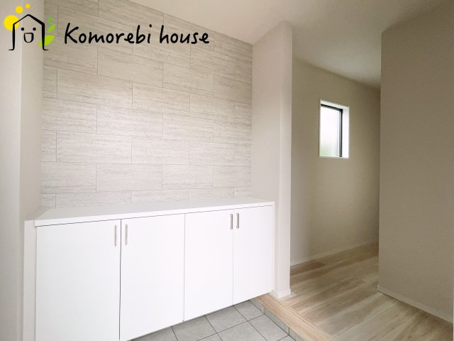 蓮田市緑町　13期　新築一戸建て　リガーレ　01の玄関|シンプルで使いやすい玄関です