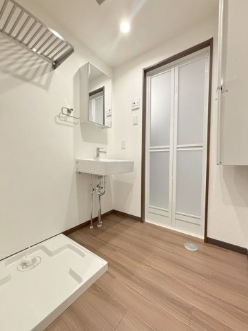 「防音マンション」ラシクラス上板橋の独立洗面台|独立洗面台、小物を置くことができて便利です