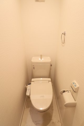 グランスクエア中野島のトイレ|同間取り別部屋の参考写真です。