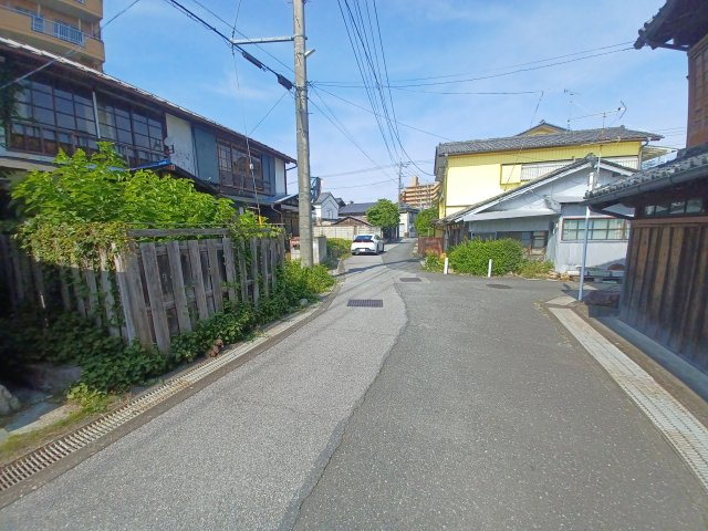 小川町小川 古家付土地52坪の前面道路含む現地写真|南側幅員約5.2ｍ公道に約13.2ｍ接道
