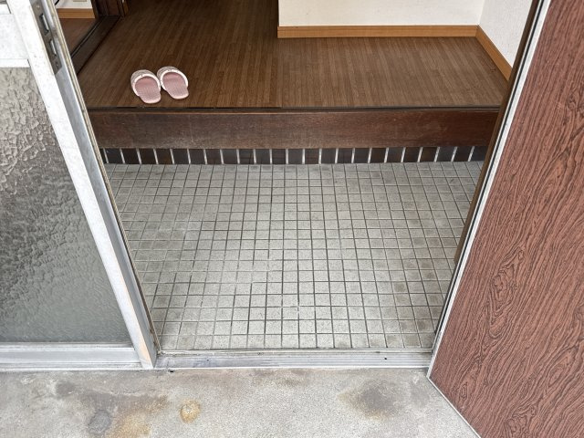 北今宿一丁目都藤貸家の玄関
