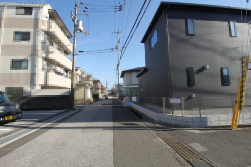 高須2丁目　新築戸建　2号棟　【内覧可能】（全2区画）の前面道路含む現地写真|前面道路　幅　5.9ｍ