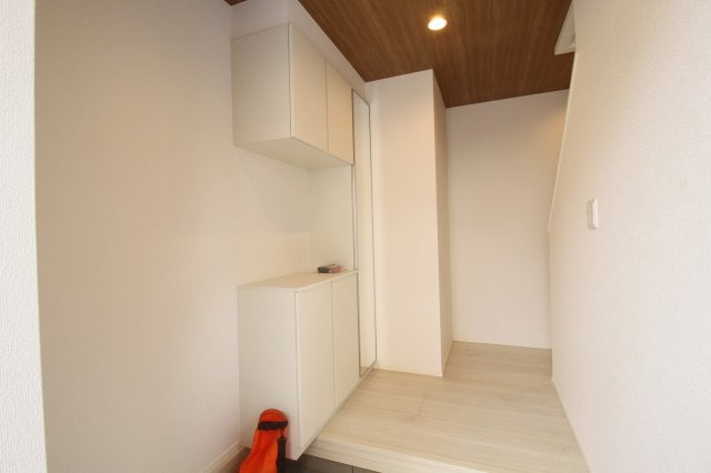高須2丁目　新築戸建　2号棟　【内覧可能】（全2区画）の収納|玄関収納