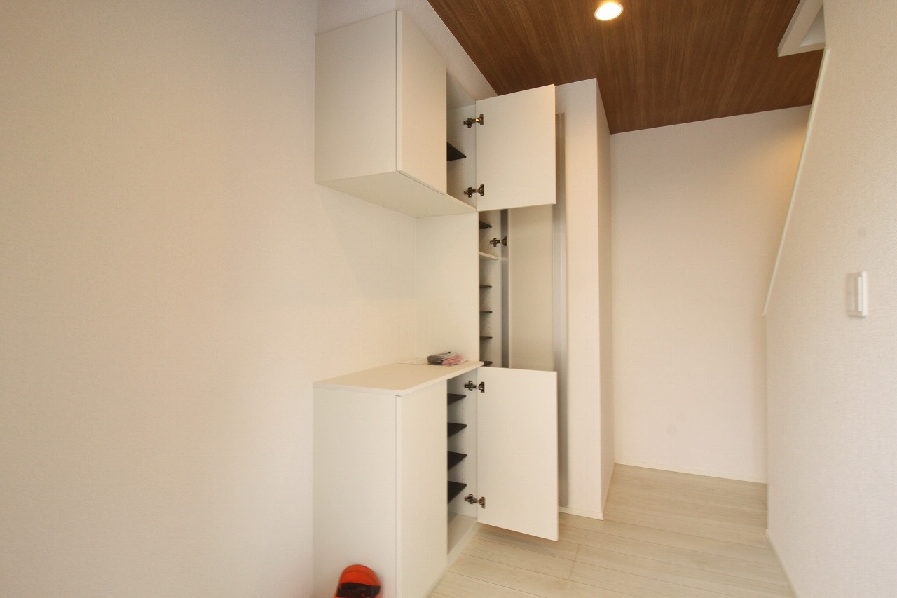 高須2丁目　新築戸建　2号棟　【内覧可能】（全2区画）の収納|玄関収納