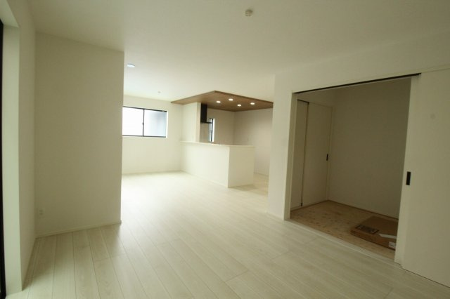 高須2丁目　新築戸建　2号棟　【内覧可能】（全2区画）の居間・リビング|ＬＤＫ　19.0帖