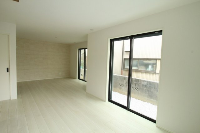 高須2丁目　新築戸建　2号棟　【内覧可能】（全2区画）の居間・リビング|ＬＤＫ　19.0帖