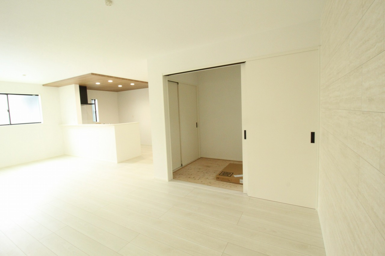 高須2丁目　新築戸建　2号棟　【内覧可能】（全2区画）の居間・リビング|ＬＤＫ　19.0帖