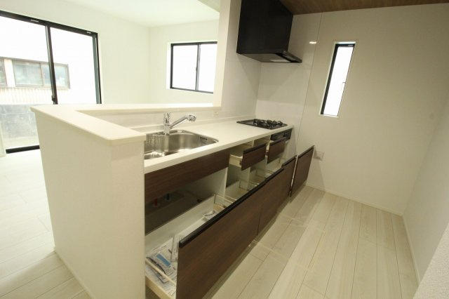 高須2丁目　新築戸建　2号棟　【内覧可能】（全2区画）のキッチン|収納