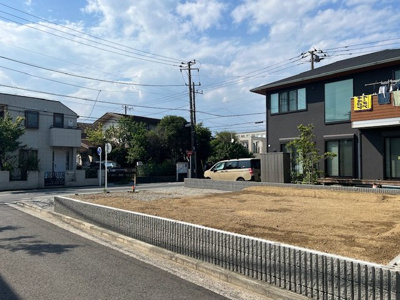 【前面道路含む現地写真】