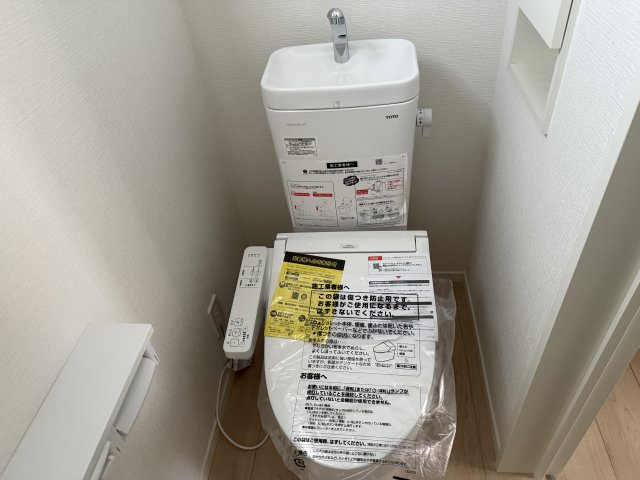 明石市大久保町八木新築戸建２号棟のトイレ