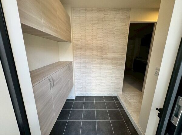 瑞穂区春山町戸建Ｂ棟の玄関