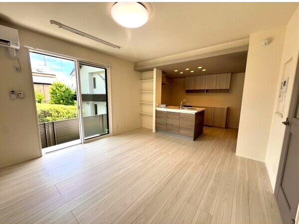 瑞穂区春山町戸建Ｂ棟の居間・リビング