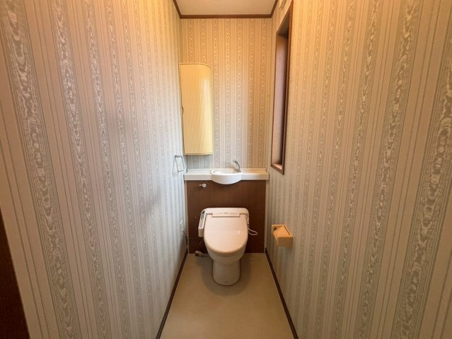 茂原市高田　中古戸建のトイレ