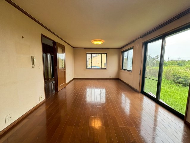 茂原市高田　中古戸建の居間・リビング