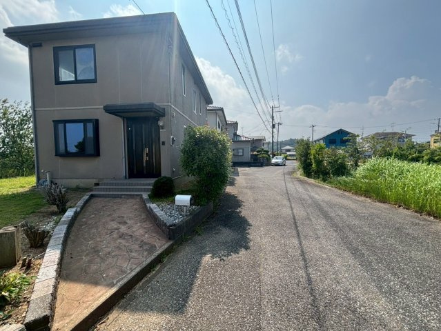 茂原市高田　中古戸建の前面道路含む現地写真