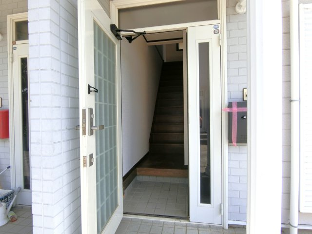 中村テラスハウスの玄関