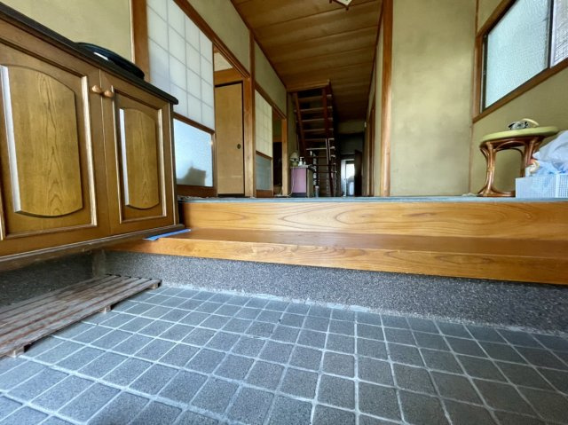 八頭郡智頭町智頭中古戸建の玄関