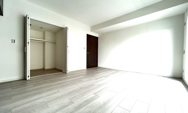 コスモ和田町 の洋室|このお家で一番広い8帖の寝室は居心地がとても良さそうです♪