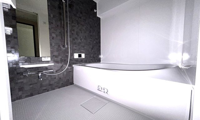 コスモ和田町 の浴室|ゆったり足が伸ばせるので、毎日の疲れを癒すバスタイムを実現。ご家族みんなでも入れますね♪