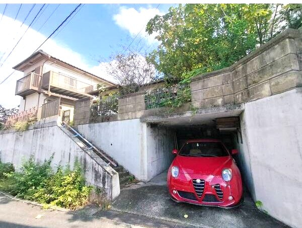 緑区大高町小坂のお家の駐車場