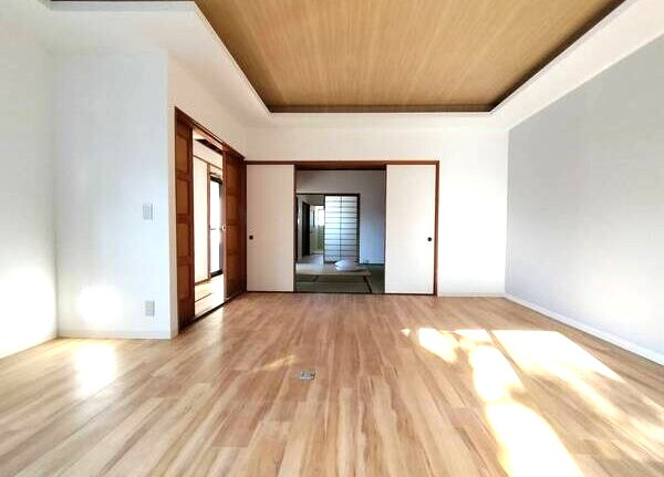 緑区大高町小坂のお家の洋室