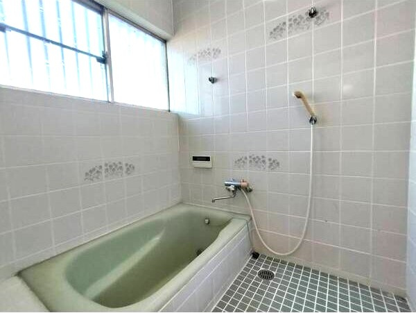 緑区大高町小坂のお家の浴室