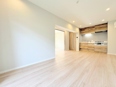 【居間・リビング】 | ココス八重咲 | 【モデルハウス写真】
◆リビングは一日中太陽の光が射し込みます。家族が集まる空間は、自然と笑顔が溢れます！