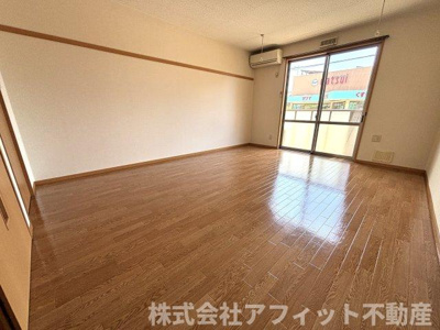 【居間・リビング】 | ウェルヴィラあけぼの | 洋室10帖