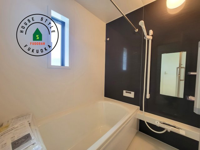 太宰府市高雄6丁目第3-2棟（1号棟）の浴室|1日の疲れを癒してくれる広々バスルーム。雨の日のお洗濯にも大活躍な浴室乾燥機付です！