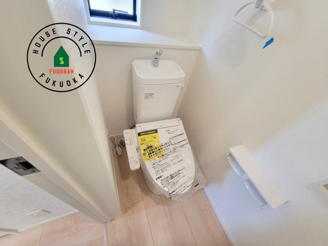 太宰府市高雄6丁目第3-2棟（1号棟）のトイレ|温水洗浄便座を完備しております。2ヶ所にトイレがあるのは朝の慌ただしい時間も安心です。