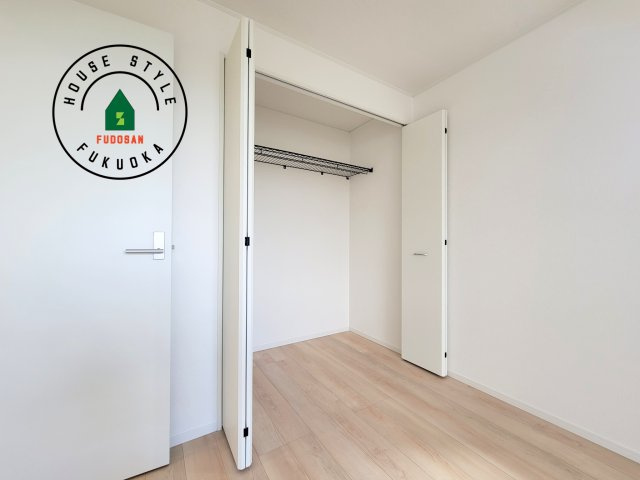 太宰府市高雄6丁目第3-2棟（1号棟）の収納|洋服や大きな荷物が多い方や人数の多いご家族などは、一般的なクローゼットよりもウォークインクローゼットのほうが使い勝手が良いです。